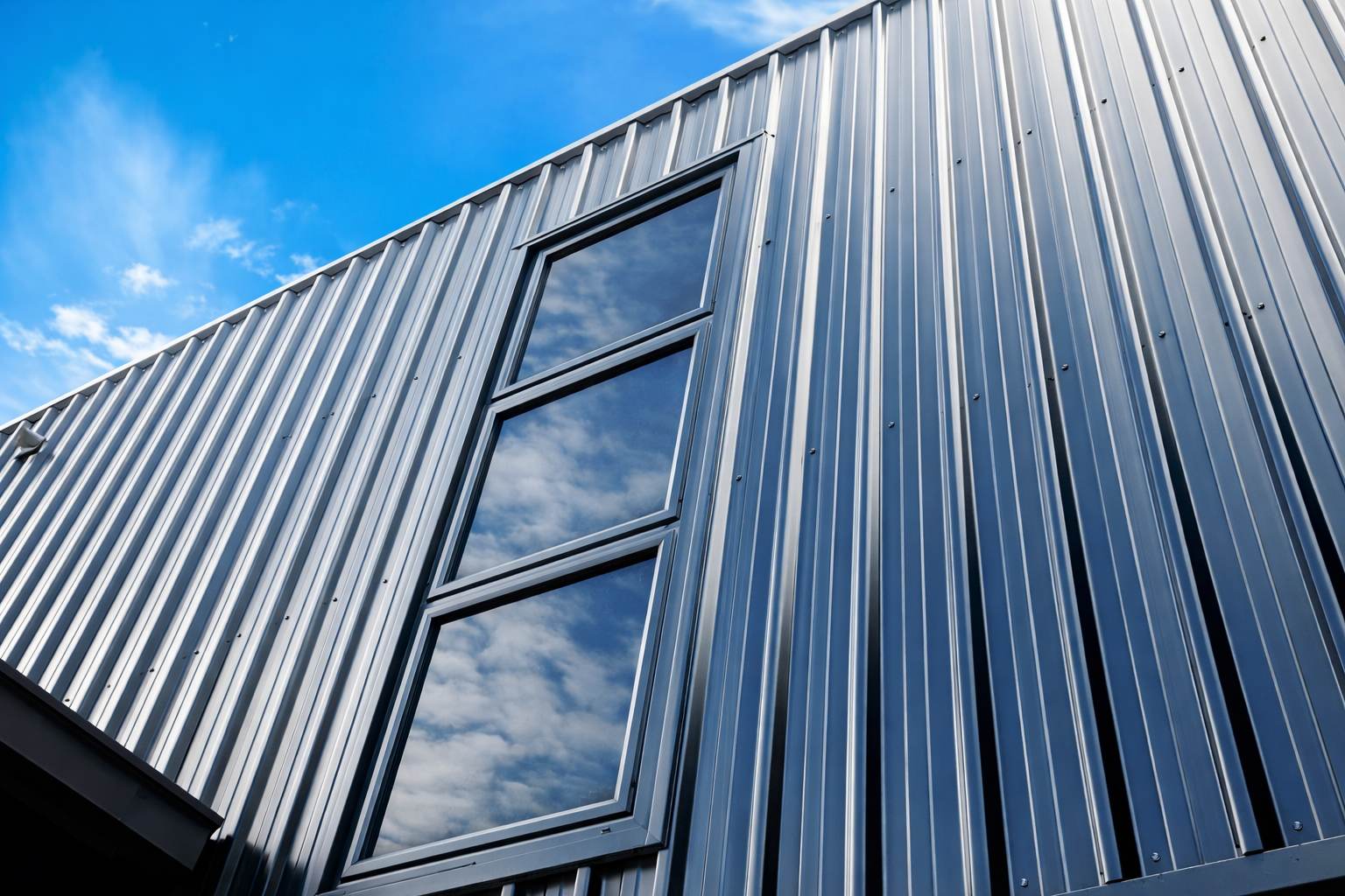 Стеновой нержавеющий профнастил для фасадов